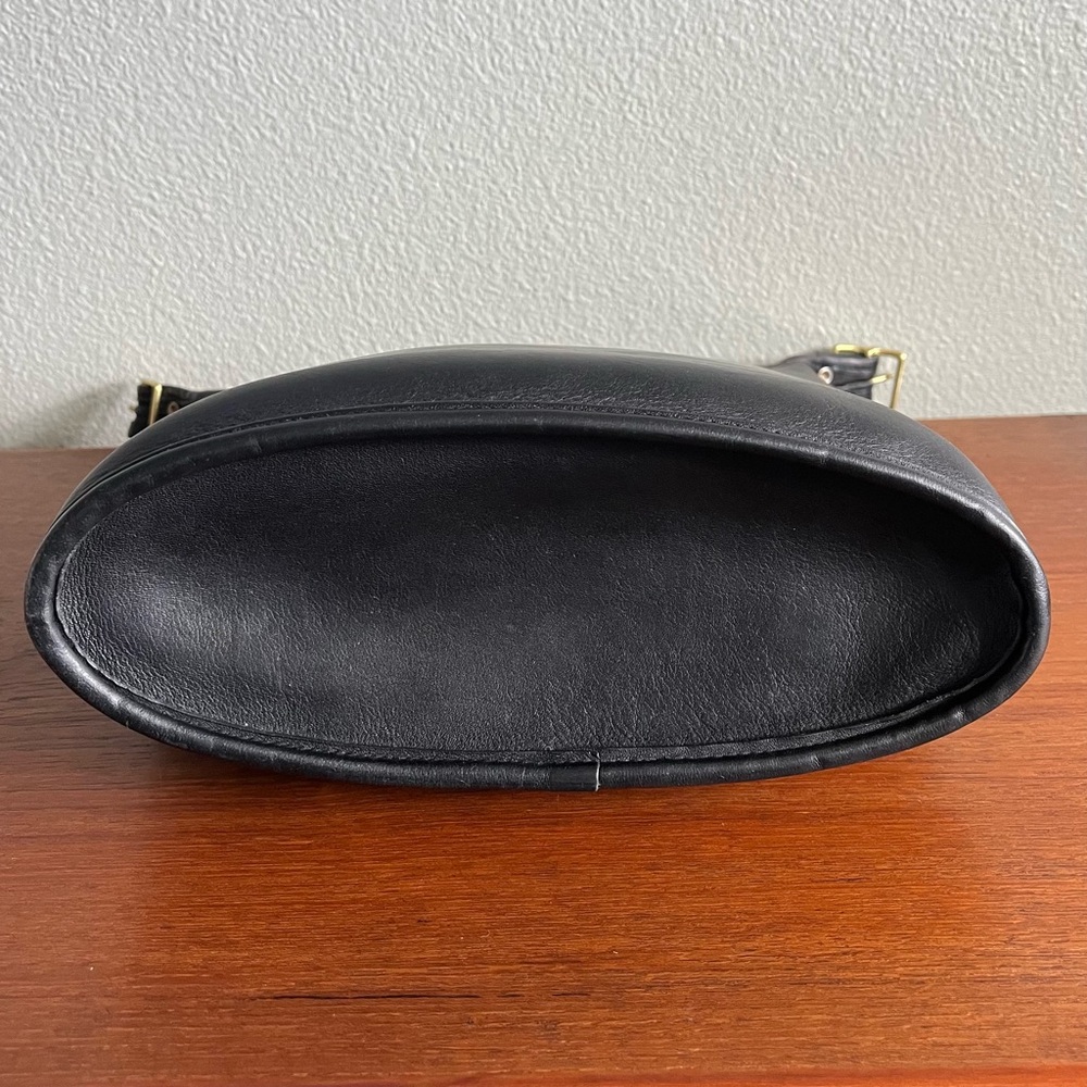 PROJECT: READ before purchasing - Vintage Coach Black Shoulder Sac Style 9730 - Picture 6 of 15